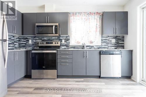 40 - 205 West Oak Trail, Kitchener, ON - Indoor Photo Showing Kitchen With Double Sink With Upgraded Kitchen