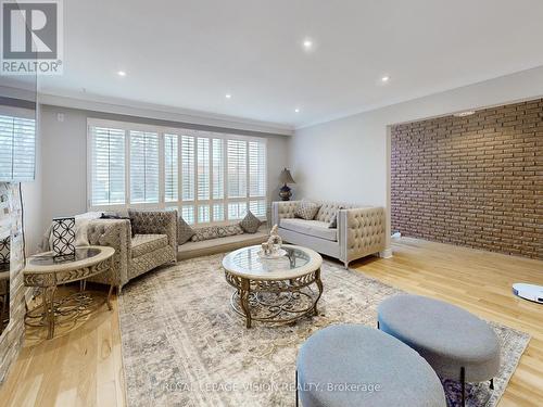 9 Fairchild Avenue, Toronto, ON - Indoor Photo Showing Living Room