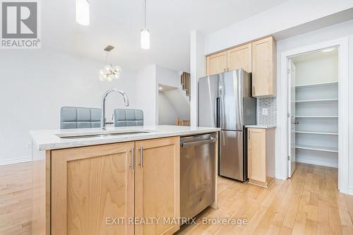 811 Clapham Terrace, Ottawa, ON - Indoor Photo Showing Kitchen With Stainless Steel Kitchen