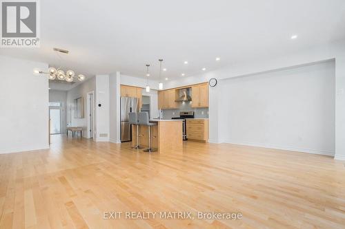 811 Clapham Terrace, Ottawa, ON - Indoor Photo Showing Kitchen