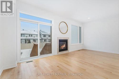 811 Clapham Terrace, Ottawa, ON - Indoor With Fireplace