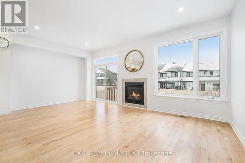 811 Clapham Terrace, Ottawa, ON - Indoor Photo Showing Living Room With Fireplace