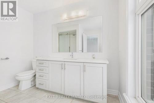 811 Clapham Terrace, Ottawa, ON - Indoor Photo Showing Bathroom