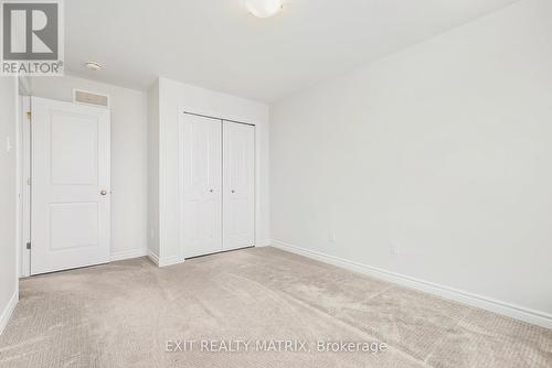 811 Clapham Terrace, Ottawa, ON - Indoor Photo Showing Other Room