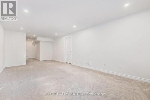 811 Clapham Terrace, Ottawa, ON - Indoor Photo Showing Other Room