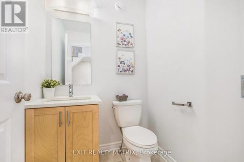 811 Clapham Terrace, Ottawa, ON - Indoor Photo Showing Bathroom