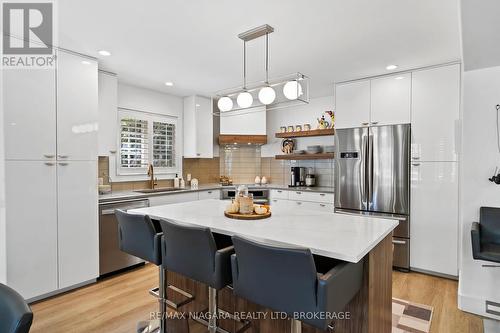 14 Lucia Court, Niagara-On-The-Lake (101 - Town), ON - Indoor Photo Showing Kitchen With Upgraded Kitchen