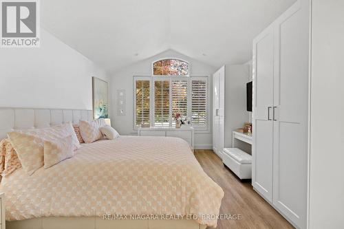 14 Lucia Court, Niagara-On-The-Lake (101 - Town), ON - Indoor Photo Showing Bedroom