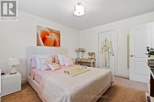 14 Lucia Court, Niagara-On-The-Lake (101 - Town), ON - Indoor Photo Showing Bedroom