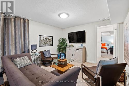 14 Lucia Court, Niagara-On-The-Lake (101 - Town), ON - Indoor Photo Showing Living Room