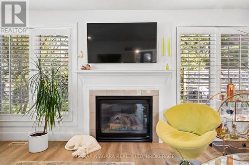 14 Lucia Court, Niagara-On-The-Lake (101 - Town), ON - Indoor Photo Showing Living Room With Fireplace