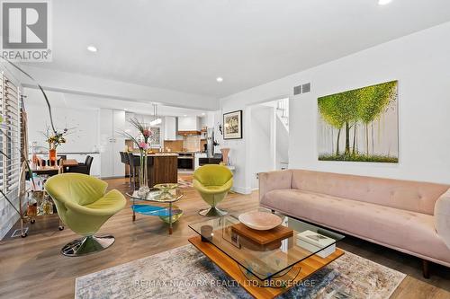 14 Lucia Court, Niagara-On-The-Lake (101 - Town), ON - Indoor Photo Showing Living Room