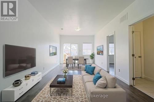 407 Chaffey Street, Welland (773 - Lincoln/Crowland), ON - Indoor Photo Showing Living Room