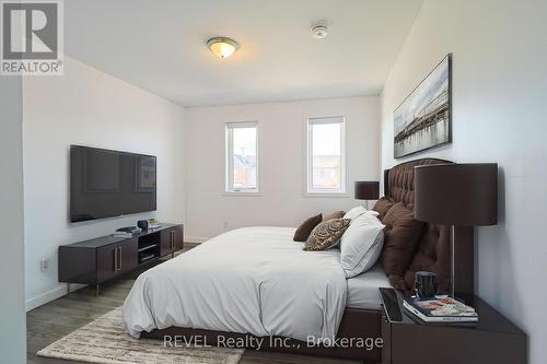 407 Chaffey Street, Welland (773 - Lincoln/Crowland), ON - Indoor Photo Showing Bedroom