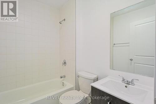 407 Chaffey Street, Welland (773 - Lincoln/Crowland), ON - Indoor Photo Showing Bathroom