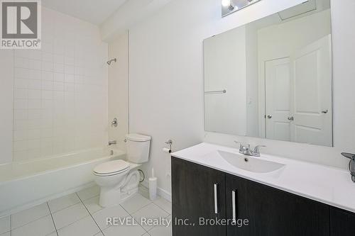 407 Chaffey Street, Welland (773 - Lincoln/Crowland), ON - Indoor Photo Showing Bathroom