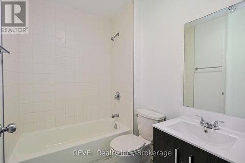 407 Chaffey Street, Welland (773 - Lincoln/Crowland), ON - Indoor Photo Showing Bathroom