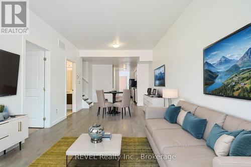 407 Chaffey Street, Welland (773 - Lincoln/Crowland), ON - Indoor Photo Showing Living Room