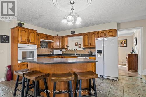 121 Oak Street W, Leamington, ON - Indoor Photo Showing Kitchen