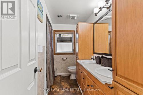 121 Oak Street W, Leamington, ON - Indoor Photo Showing Bathroom