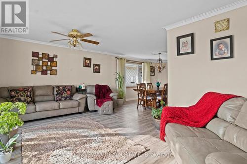 121 Oak Street W, Leamington, ON - Indoor Photo Showing Living Room