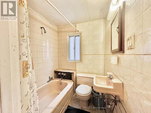 20 Crosthwaite Avenue N, Hamilton, ON - Indoor Photo Showing Bathroom