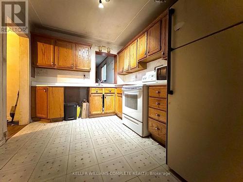 20 Crosthwaite Avenue N, Hamilton, ON - Indoor Photo Showing Kitchen