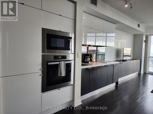 4809 - 21 Iceboat Terrace, Toronto, ON - Indoor Photo Showing Kitchen