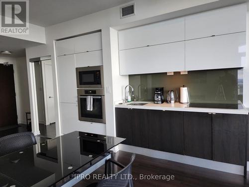 4809 - 21 Iceboat Terrace, Toronto, ON - Indoor Photo Showing Kitchen