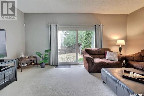 47 Laverendrye Way, Regina, SK - Indoor Photo Showing Living Room