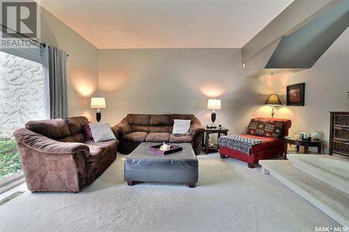 47 Laverendrye Way, Regina, SK - Indoor Photo Showing Living Room