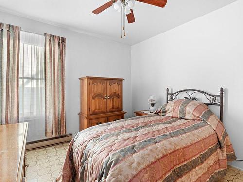 Dwelling - 1480  - 1490 Av. Bardy, Québec (La Cité-Limoilou), QC - Indoor Photo Showing Bedroom