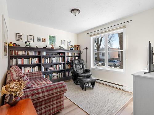 Living room - 1480  - 1490 Av. Bardy, Québec (La Cité-Limoilou), QC - Indoor Photo Showing Living Room