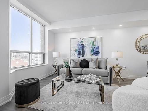 1005-284 Bloor St W, Toronto, ON - Indoor Photo Showing Living Room