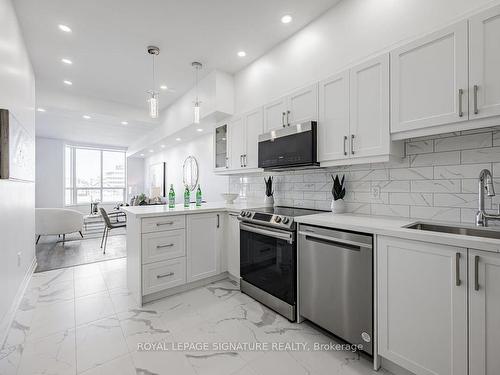 1005-284 Bloor St W, Toronto, ON - Indoor Photo Showing Kitchen With Upgraded Kitchen