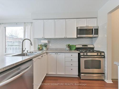 4273 Credit Pointe Dr, Mississauga, ON - Indoor Photo Showing Kitchen With Double Sink