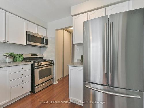 4273 Credit Pointe Dr, Mississauga, ON - Indoor Photo Showing Kitchen