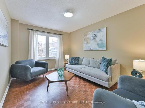 4273 Credit Pointe Dr, Mississauga, ON - Indoor Photo Showing Living Room