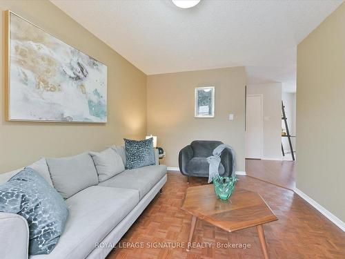 4273 Credit Pointe Dr, Mississauga, ON - Indoor Photo Showing Living Room