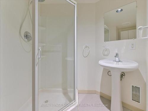 4273 Credit Pointe Dr, Mississauga, ON - Indoor Photo Showing Bathroom