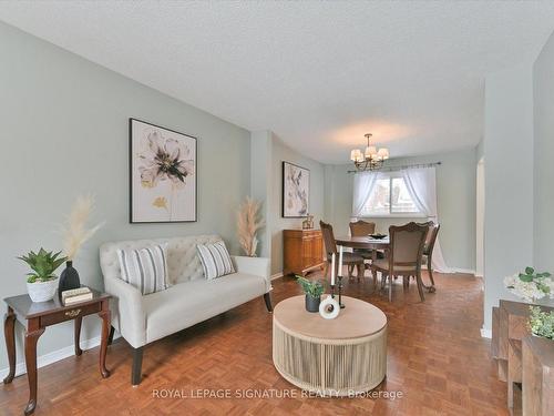 4273 Credit Pointe Dr, Mississauga, ON - Indoor Photo Showing Living Room