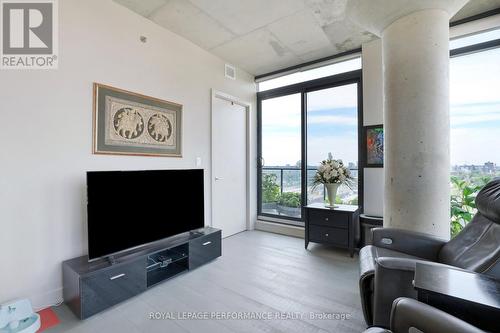 1207 - 203 Catherine Street, Ottawa, ON - Indoor Photo Showing Living Room