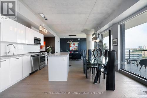 1207 - 203 Catherine Street, Ottawa, ON - Indoor Photo Showing Kitchen With Upgraded Kitchen