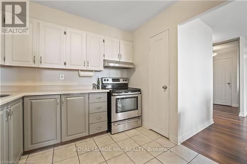 1414 - 500 Green Road, Hamilton, ON - Indoor Photo Showing Kitchen