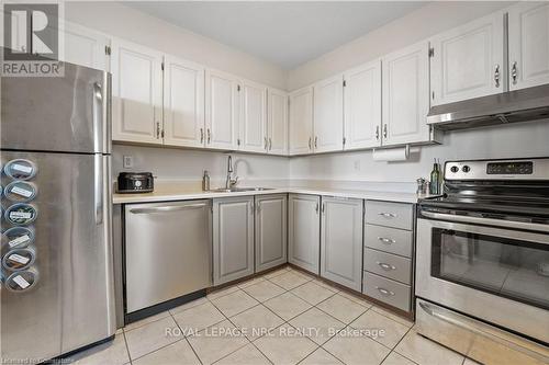 1414 - 500 Green Road, Hamilton, ON - Indoor Photo Showing Kitchen