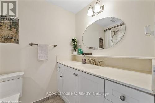 1414 - 500 Green Road, Hamilton, ON - Indoor Photo Showing Bathroom