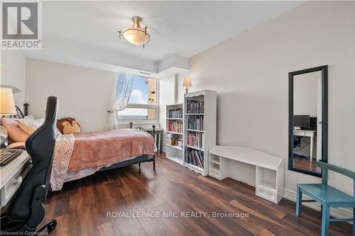 1414 - 500 Green Road, Hamilton, ON - Indoor Photo Showing Bedroom