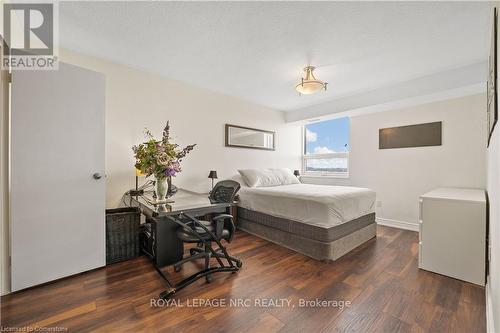 1414 - 500 Green Road, Hamilton, ON - Indoor Photo Showing Bedroom