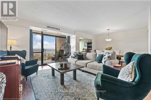 1414 - 500 Green Road, Hamilton, ON - Indoor Photo Showing Living Room