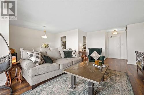 1414 - 500 Green Road, Hamilton, ON - Indoor Photo Showing Living Room